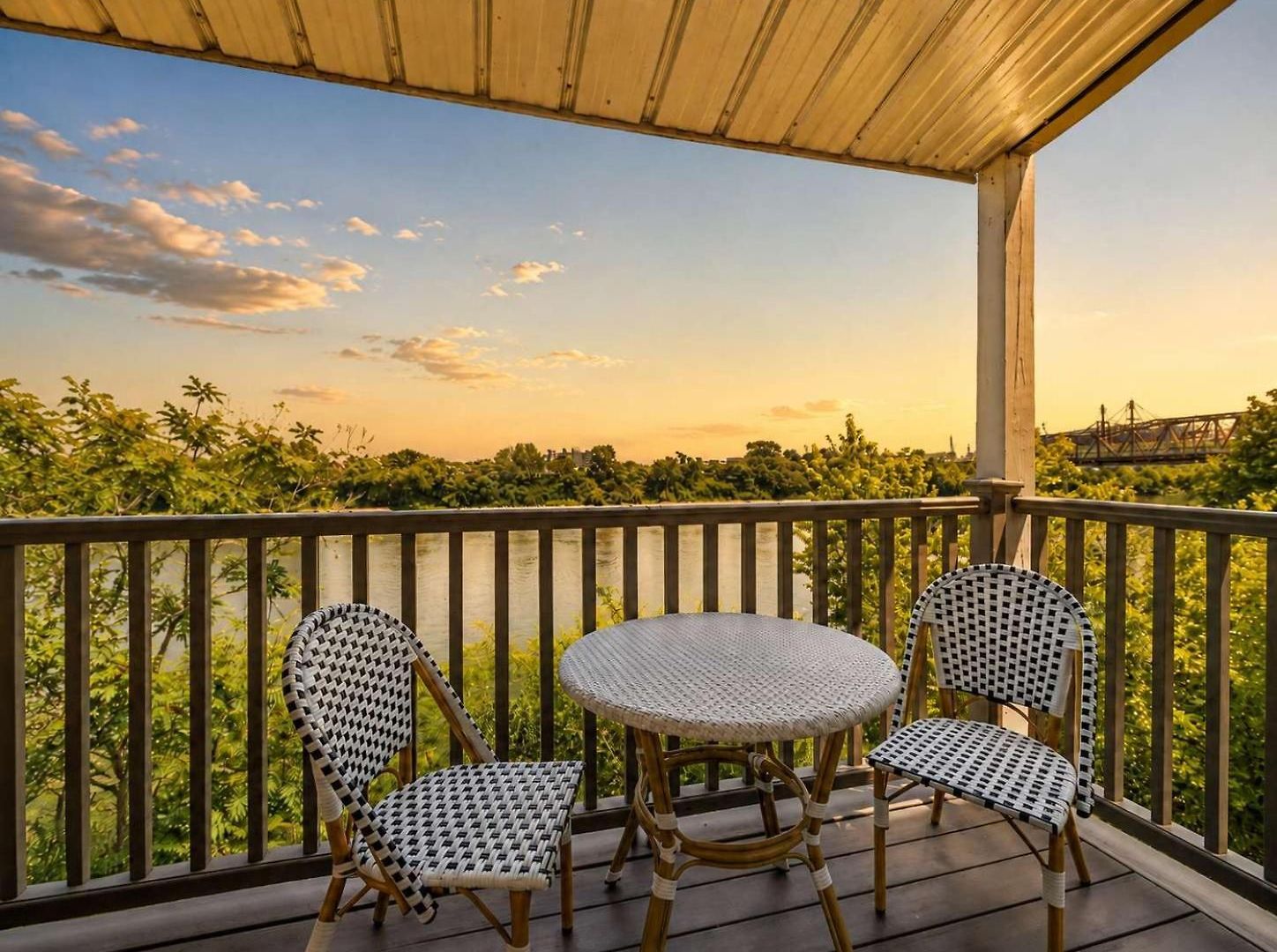 Apartment Stylish W Private Deck & River View Nashville