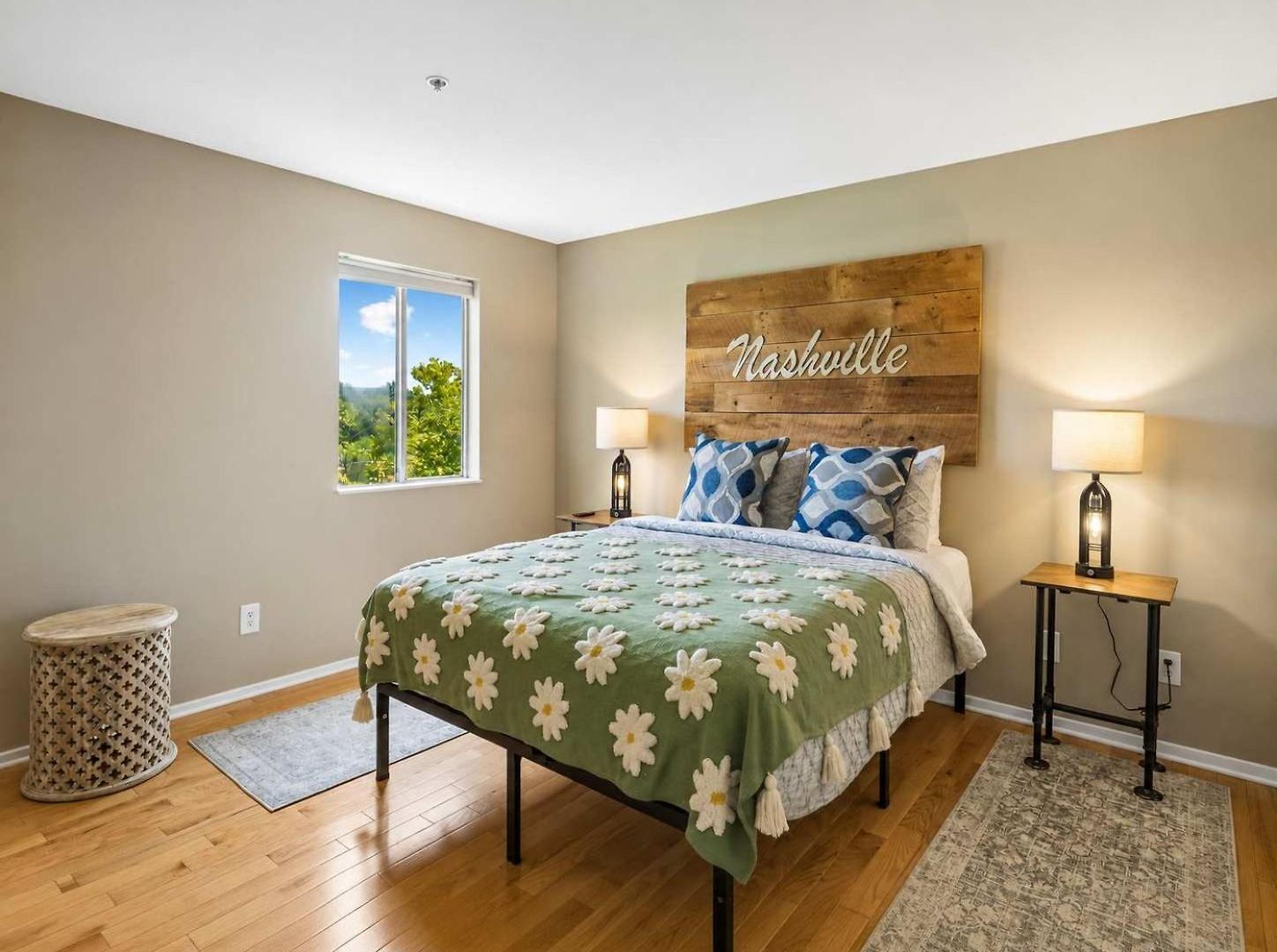 Stylish W Private Deck & River View
