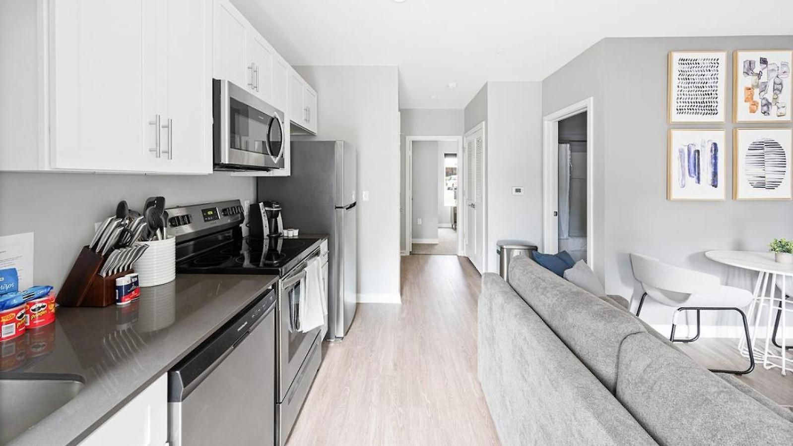 Landing Modern With Amazing Amenities Apartment *