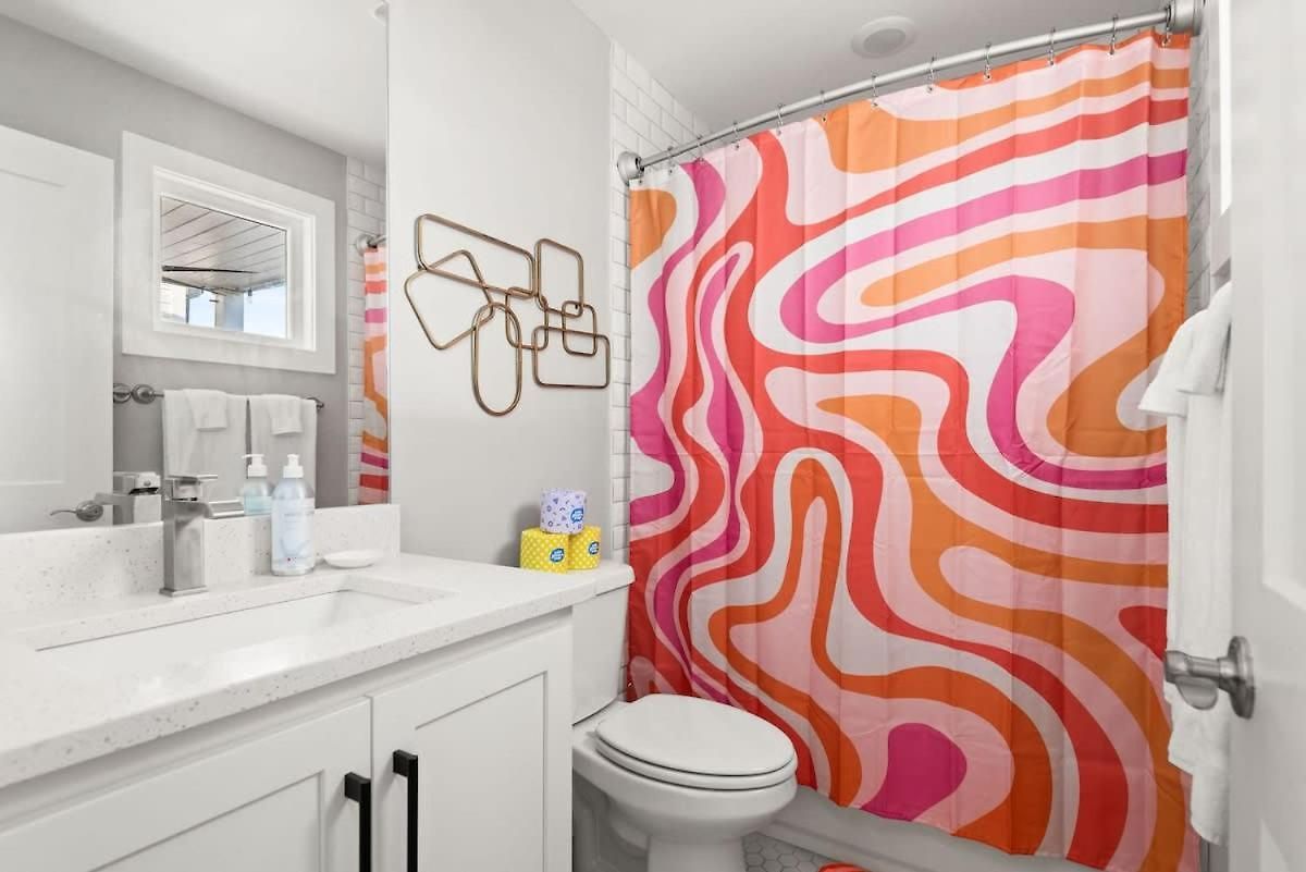 Apartment Pop Art 4br Near Downtown And Sleeps 10