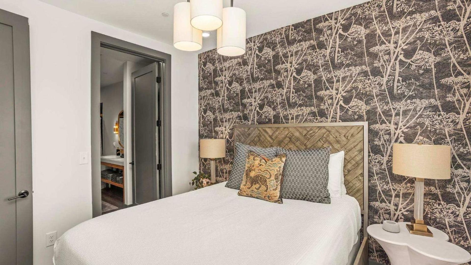 Muse-ic Luxury - Entire 5 Min To Broadway Apartment *