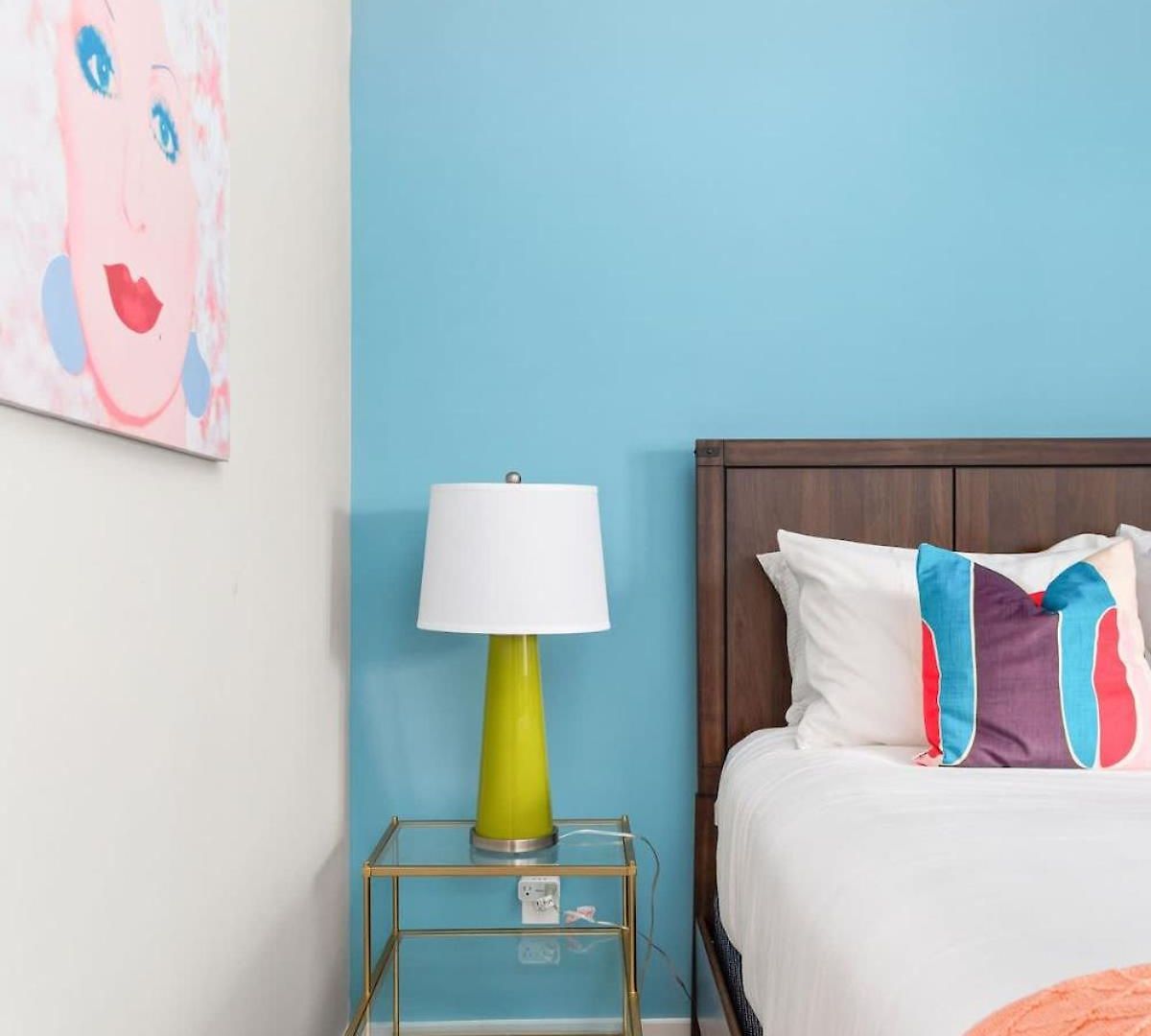 Apartment Pop Art 4br Near Downtown And Sleeps 10 *