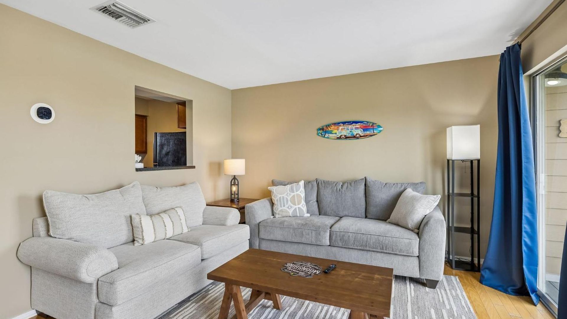 Stylish W Private Deck & River View Apartment *