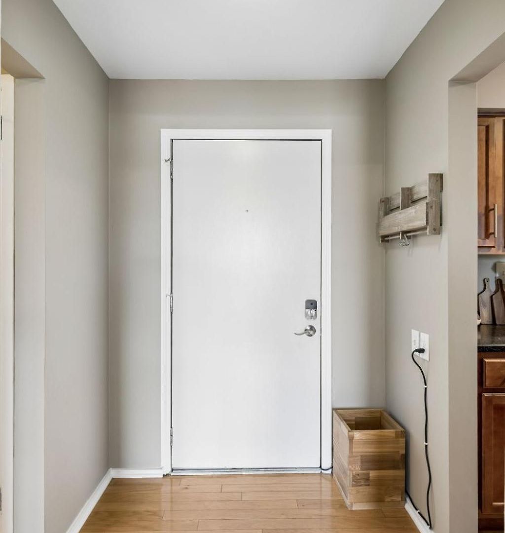 Stylish W Private Deck & River View Apartment *