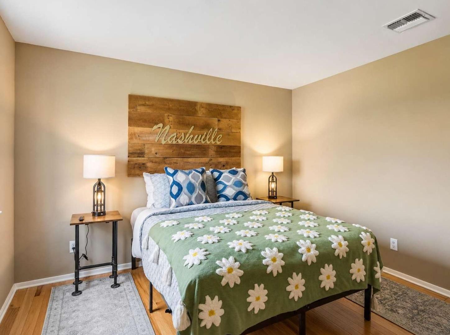 Apartment Stylish W Private Deck & River View Nashville