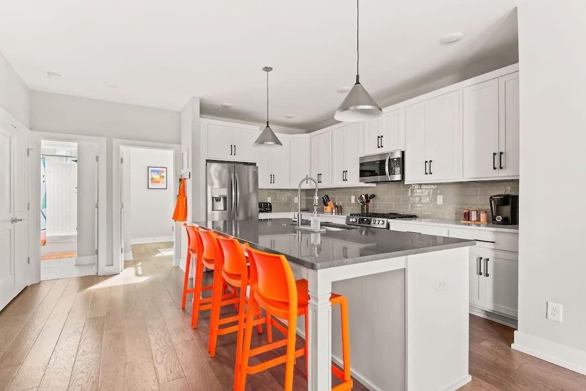 Pop Art 4br Near Downtown And Sleeps 10 Apartment *