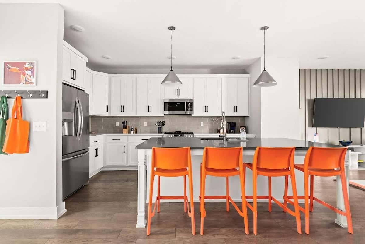 Apartment Pop Art 4br Near Downtown And Sleeps 10