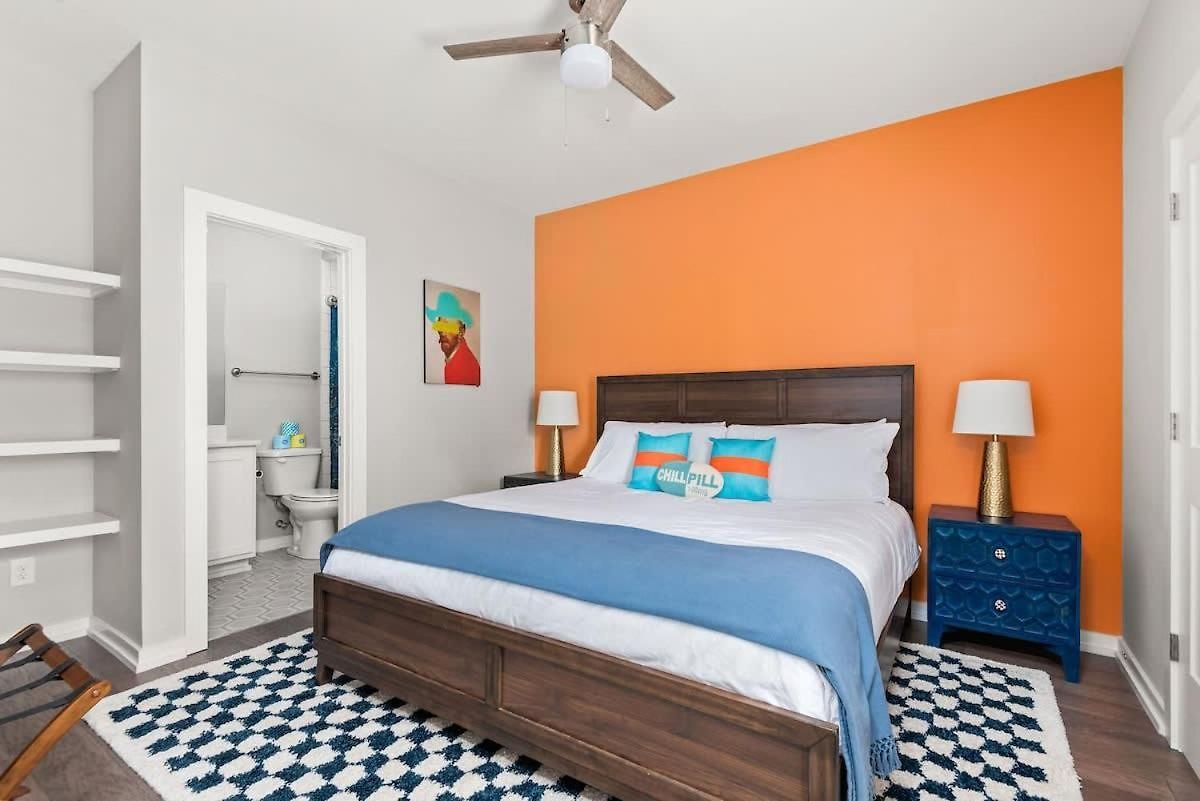 Apartment Pop Art 4br Near Downtown And Sleeps 10 *