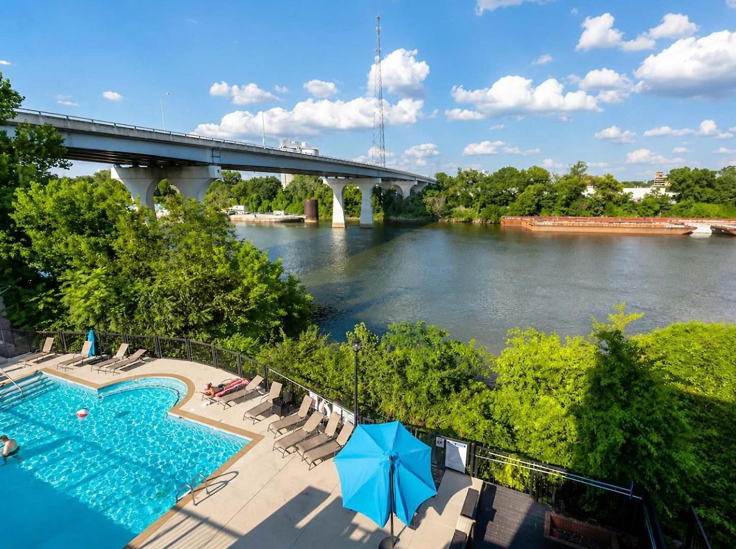 Stylish W Private Deck & River View Nashville