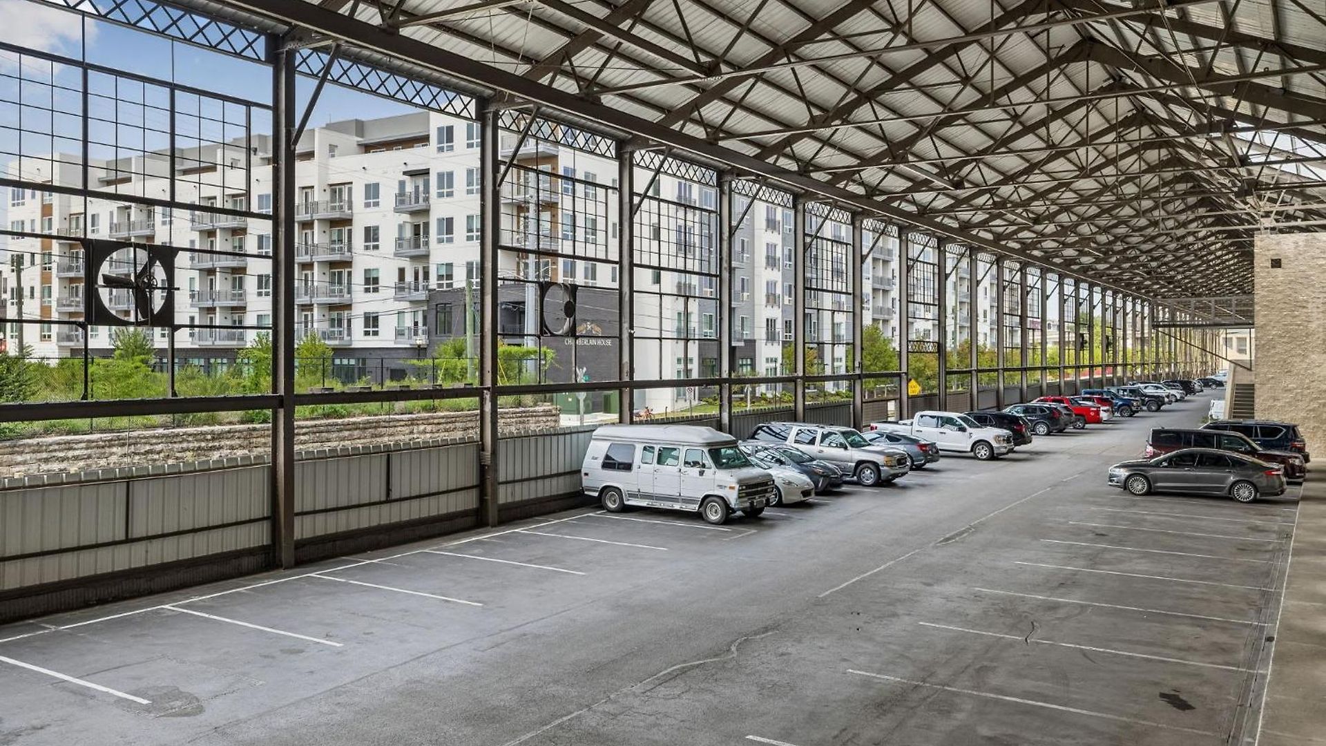 Apartment Stylish W Private Deck & River View *