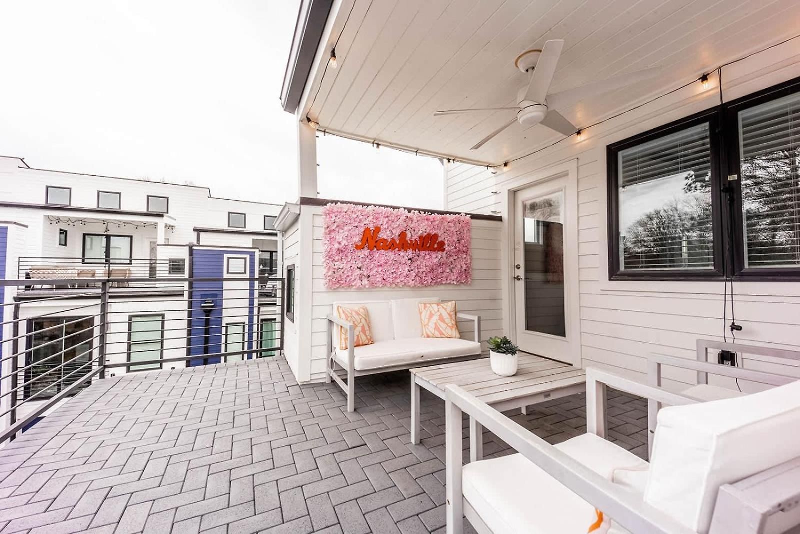 Modern East 4br Deck And Sleeps 10 * Nashville