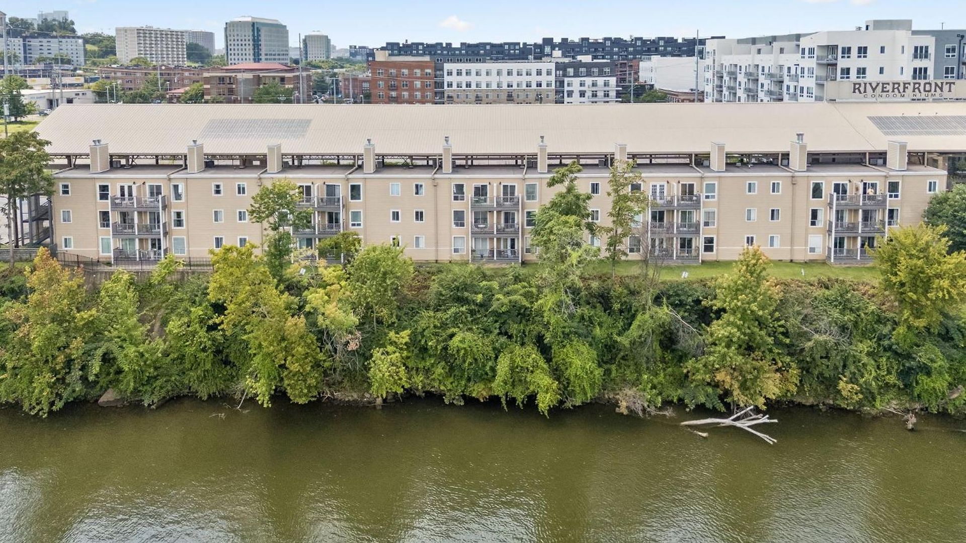 Stylish W Private Deck & River View Apartment Nashville