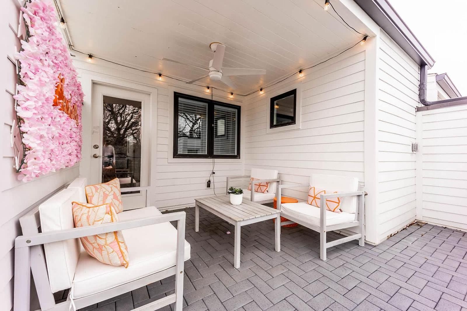 Modern East 4br Deck And Sleeps 10 Nashville