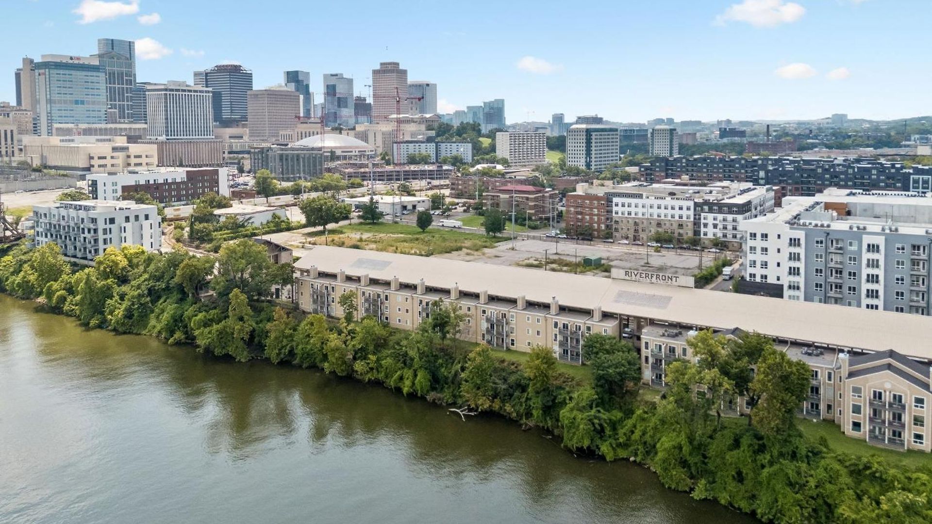 Apartment Stylish W Private Deck & River View *
