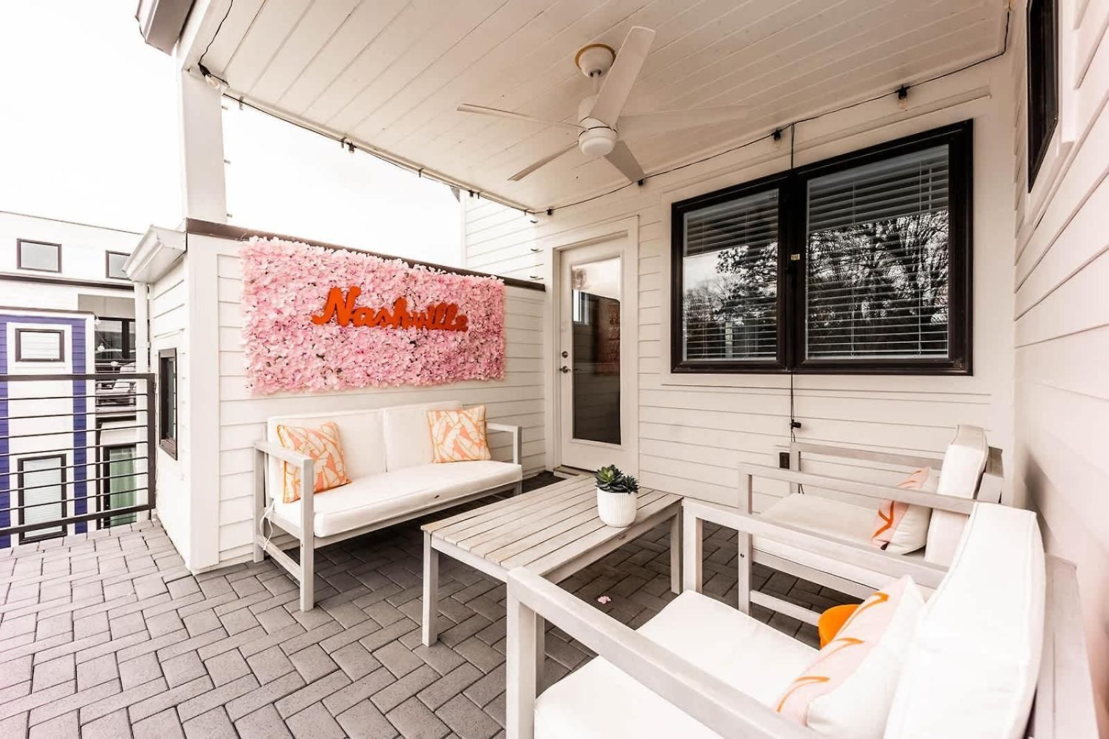 Apartment Modern East 4br Deck And Sleeps 10