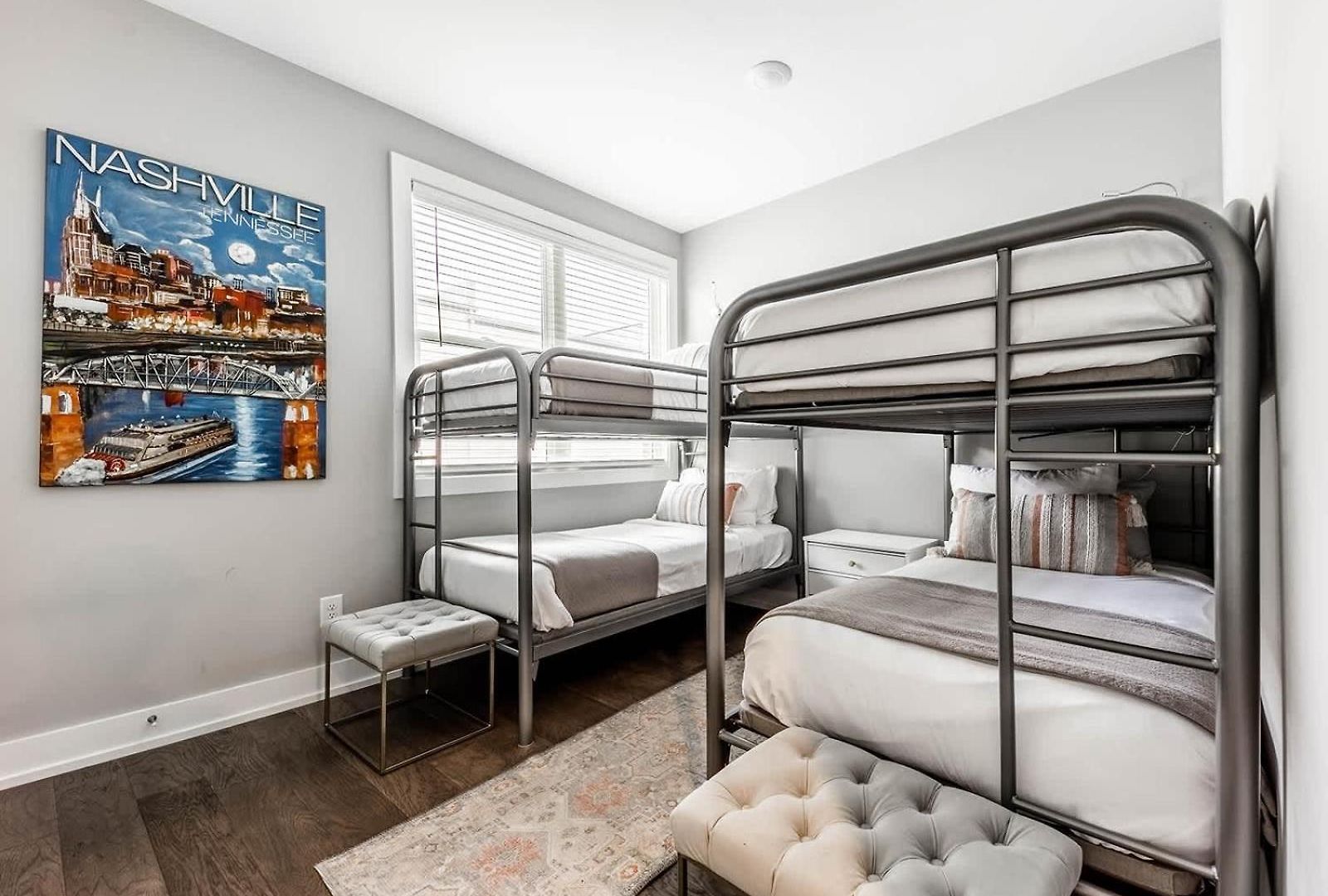 Modern East 4br Deck And Sleeps 10 * Nashville