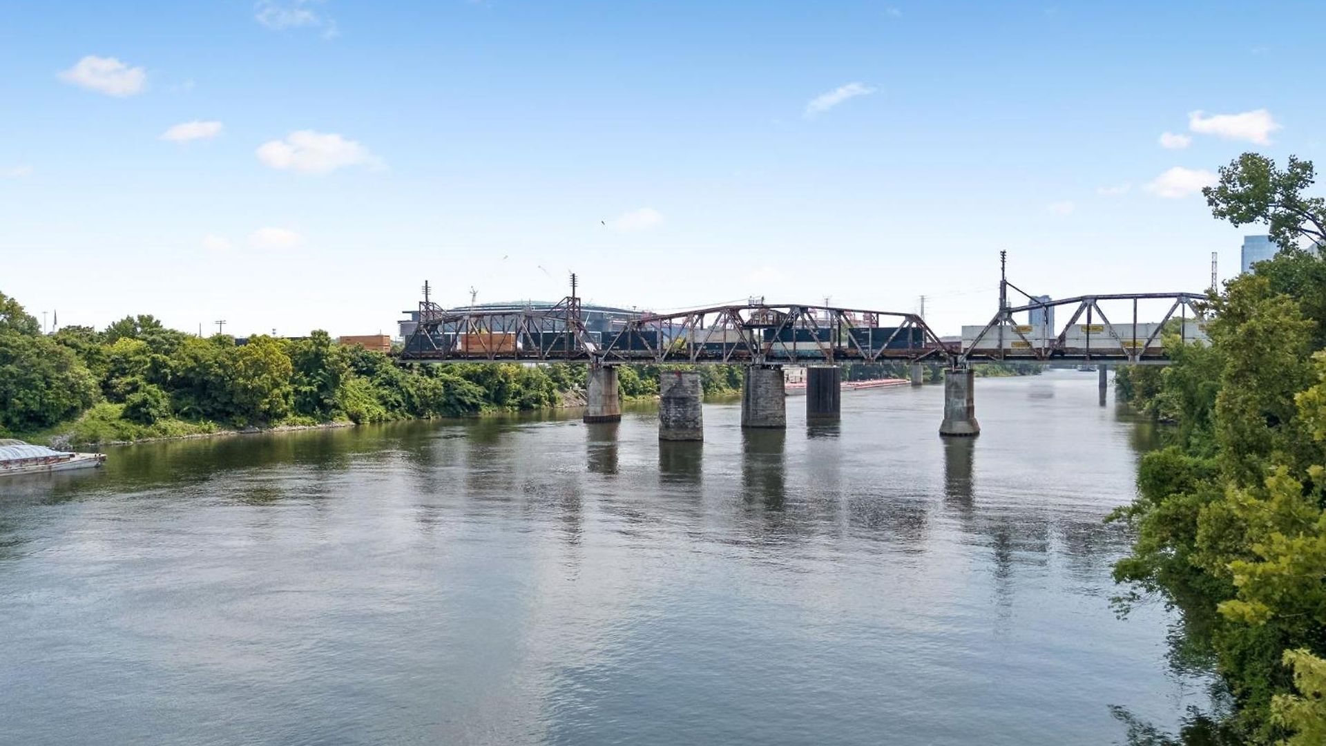 Stylish W Private Deck & River View Nashville