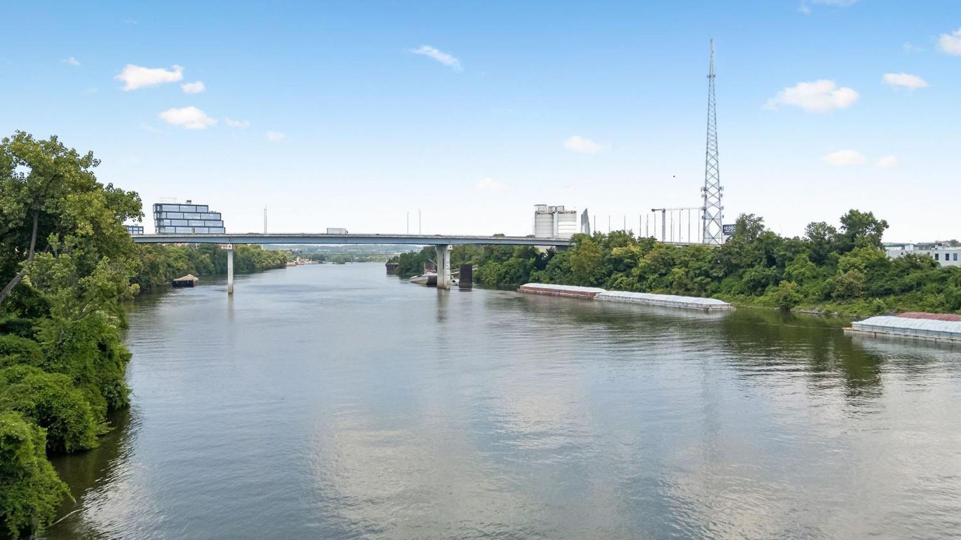 Stylish W Private Deck & River View Nashville