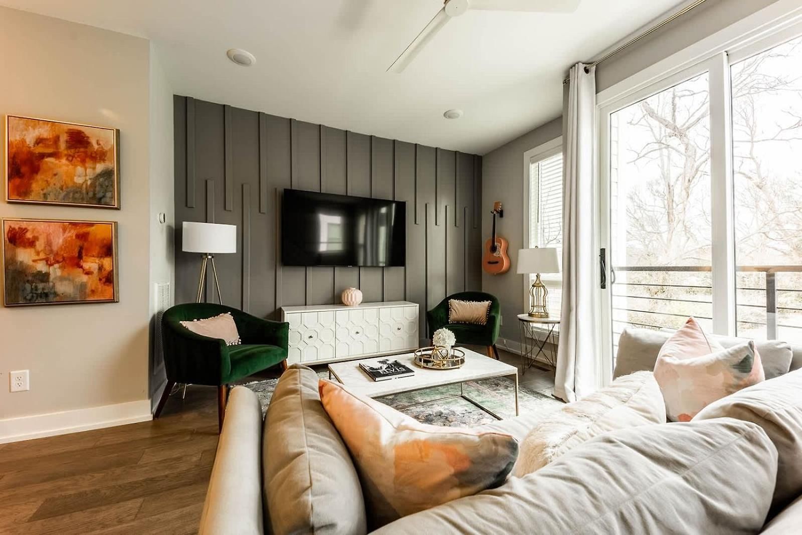 Modern East 4br Deck And Sleeps 10 Apartment