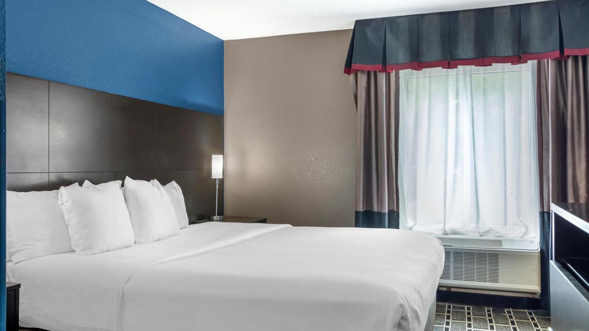 Hotel Comfort Airport - Bna 4*