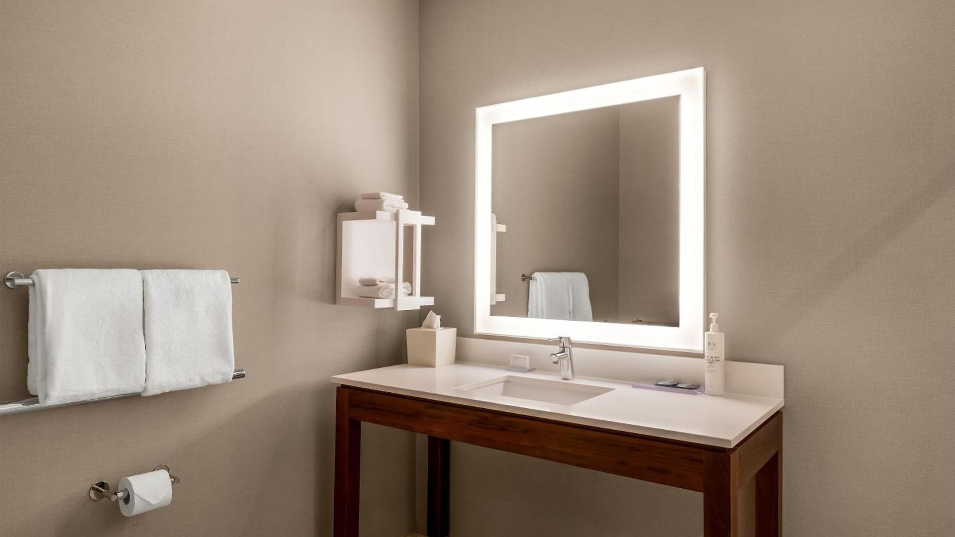 Hampton By Hilton Airport Century Place 3*