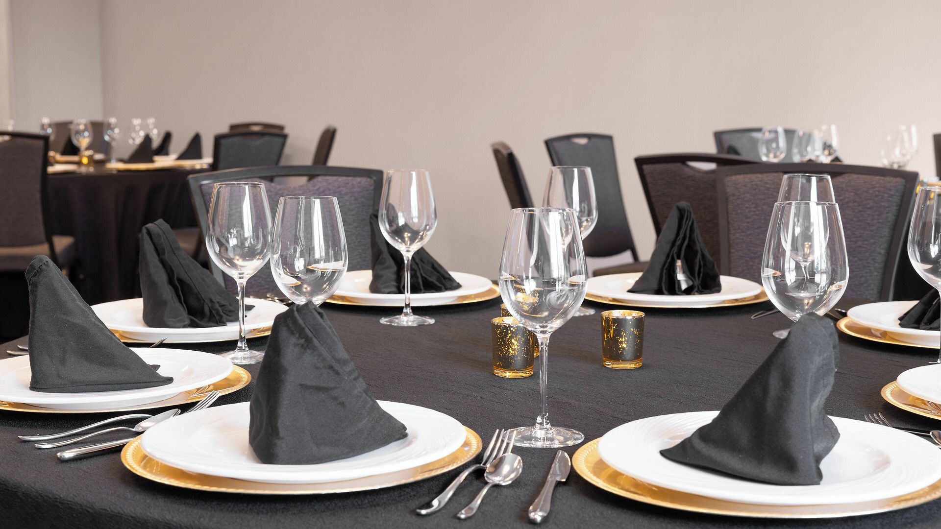 Crowne Plaza Airport By Ihg Hotel 3*