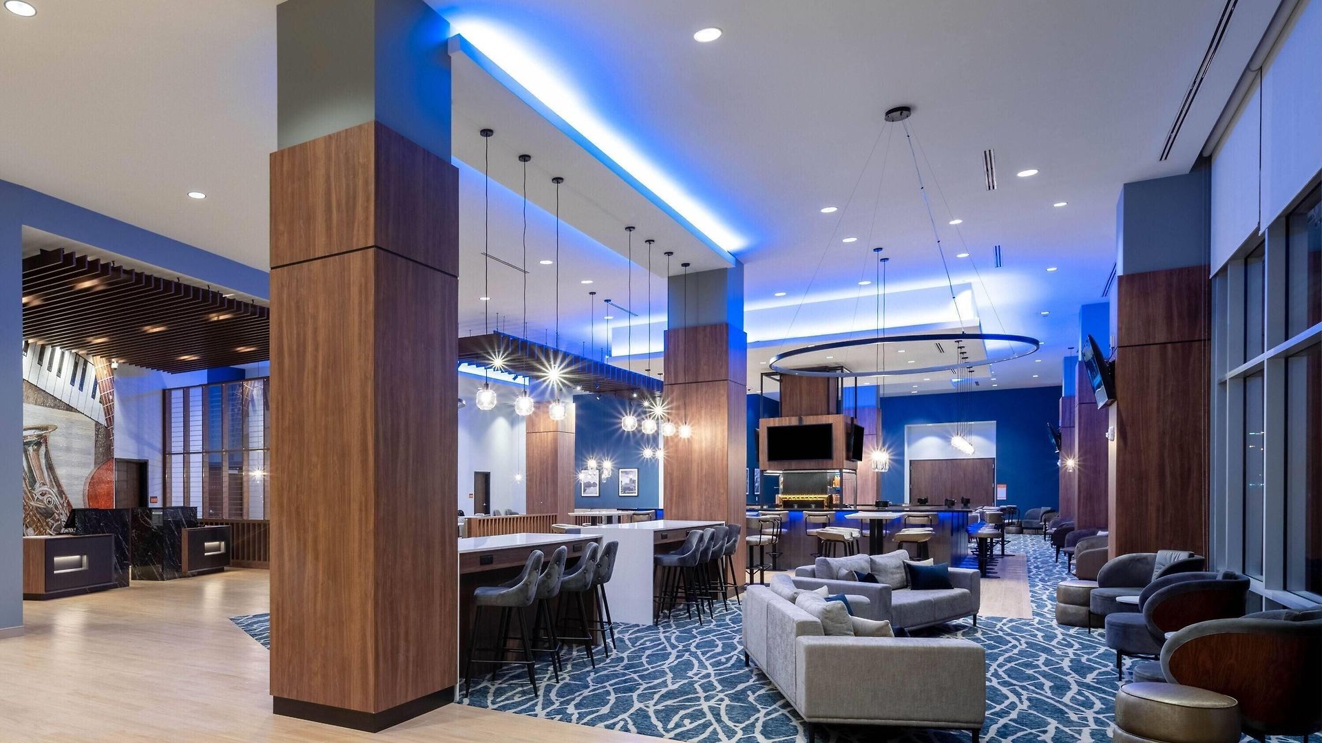 La Quinta & By Wyndham Downtown Stadium Hotel Nashville