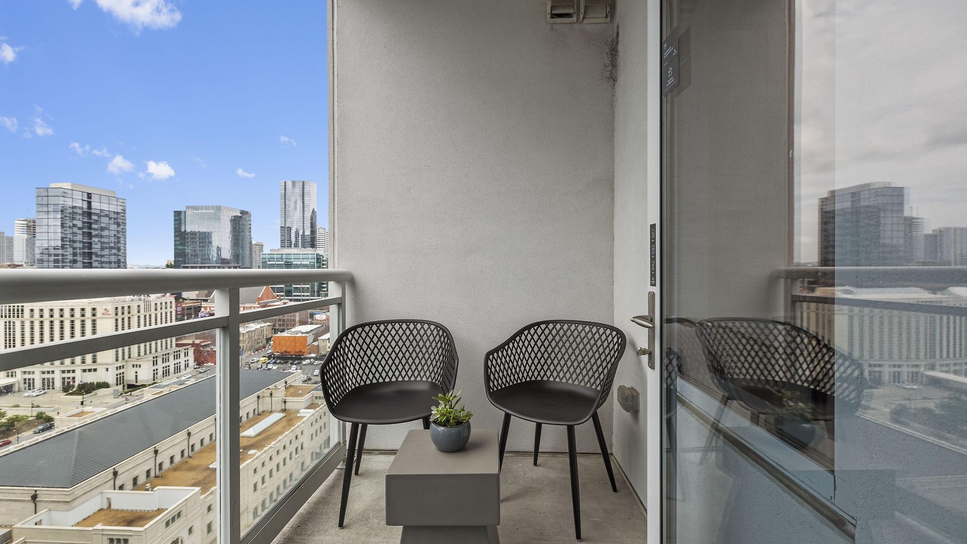 Hotel Placemakr Premier Sobro