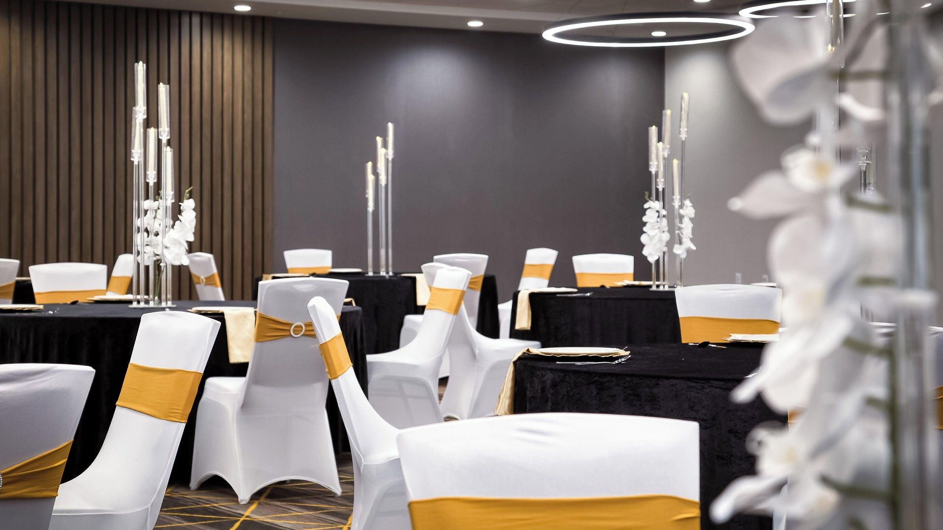 Hotel Airport By Ihg 3*