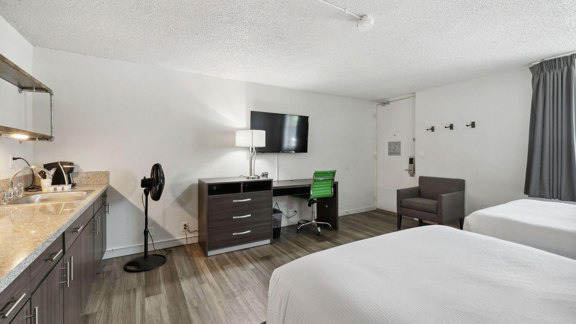 Hillside Crossing Hotel
