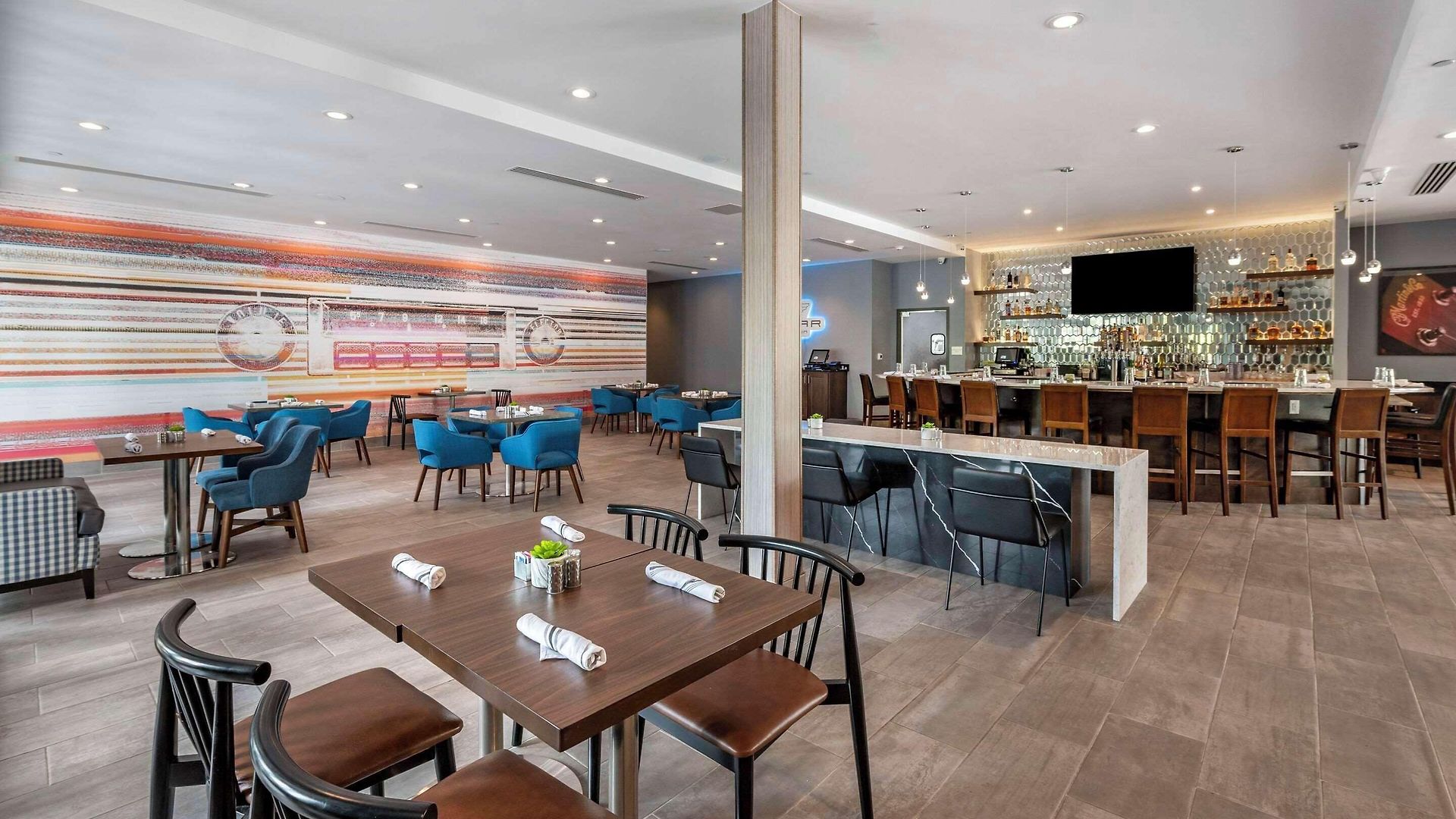 Hotel Cambria Airport 5*