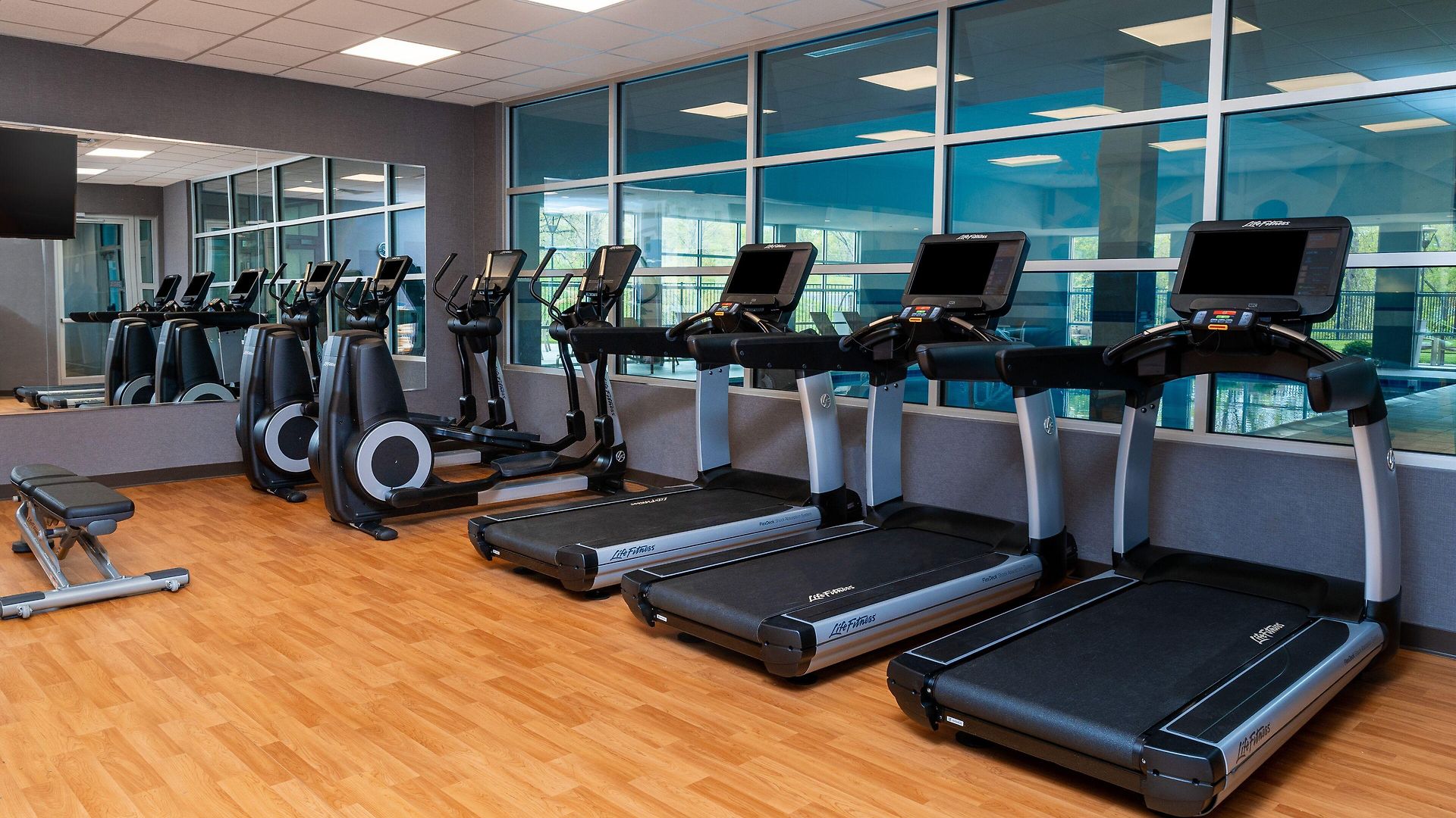 Hyatt House Airport Hotel 3*