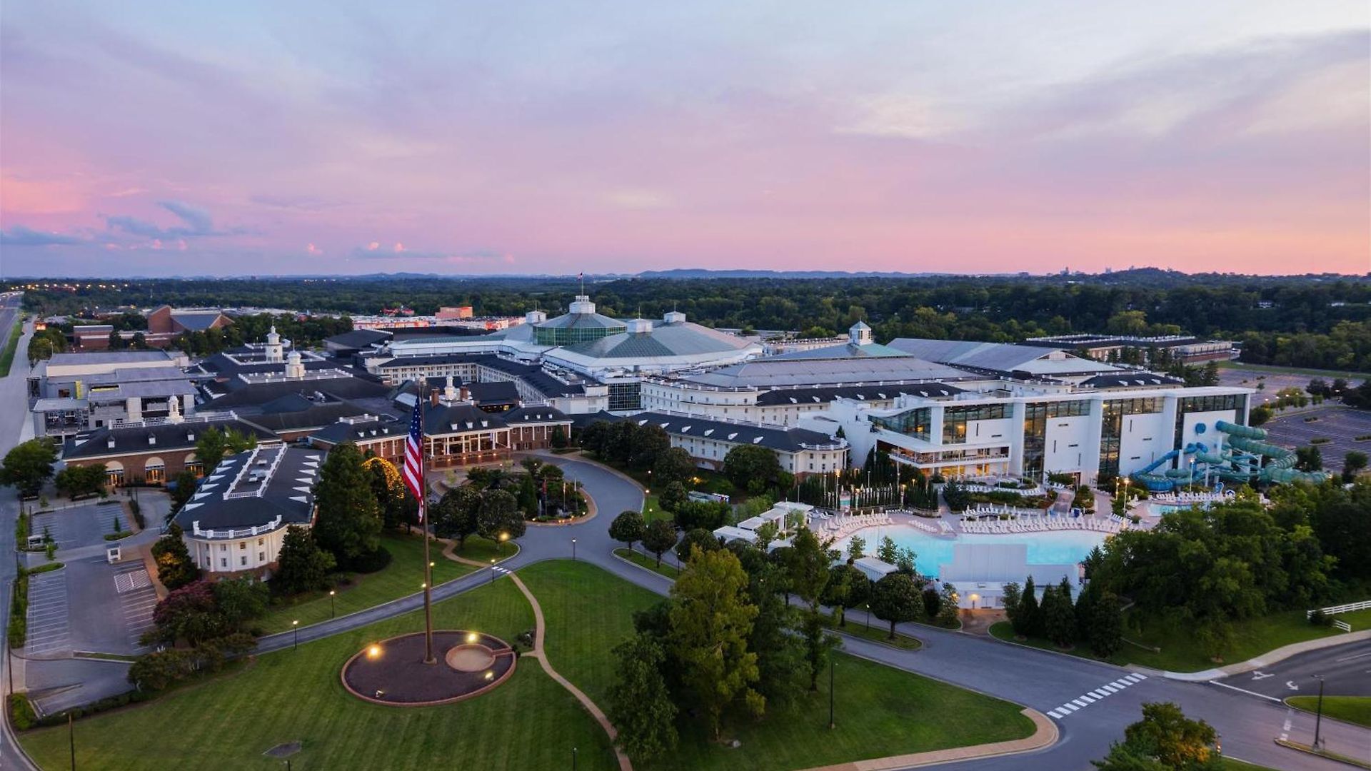 Hyatt Select Opryland 3*