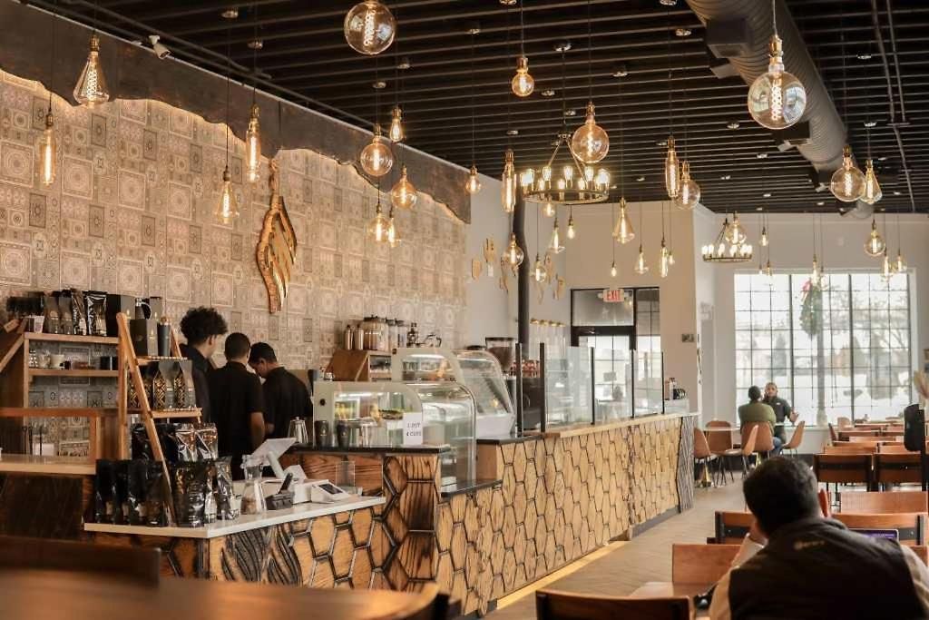 Holiday home Rooftop, Karaoke & Game Garage In East Nashville - 10 Min To Nissan Stadium, Garage, Ping Pong, Karaoke, Axe Throwing, Shuffleboard, 10 Mins To Broadway, 5 Mins To Five Points, Perfect For Bachelors Or Bachelorettes, 24 Hr Hospitality *