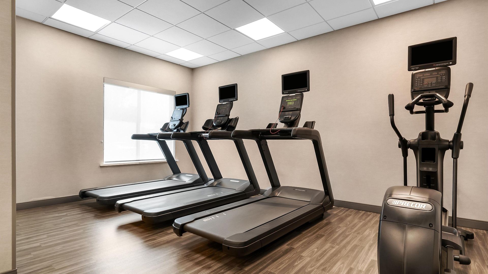 Hampton By Hilton Airport Century Place Hotel 3*