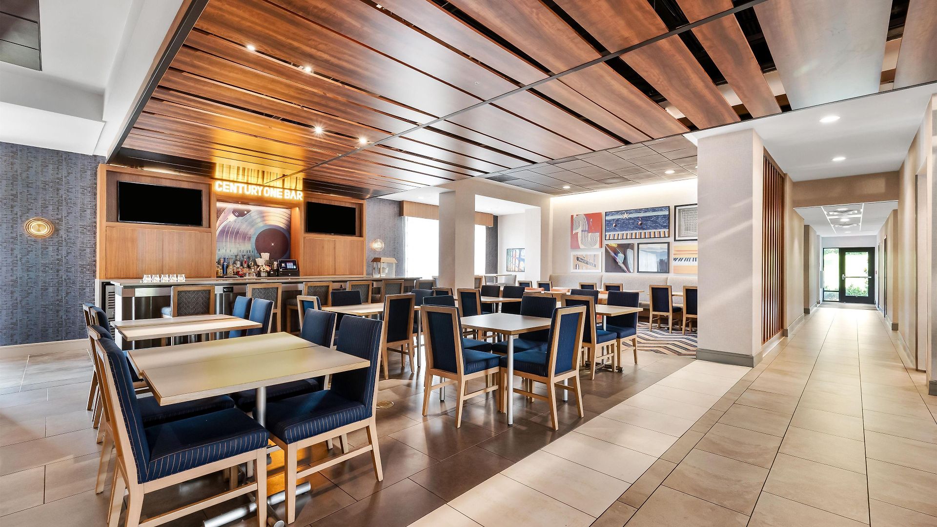 Hotel Hampton By Hilton Airport Century Place 3*