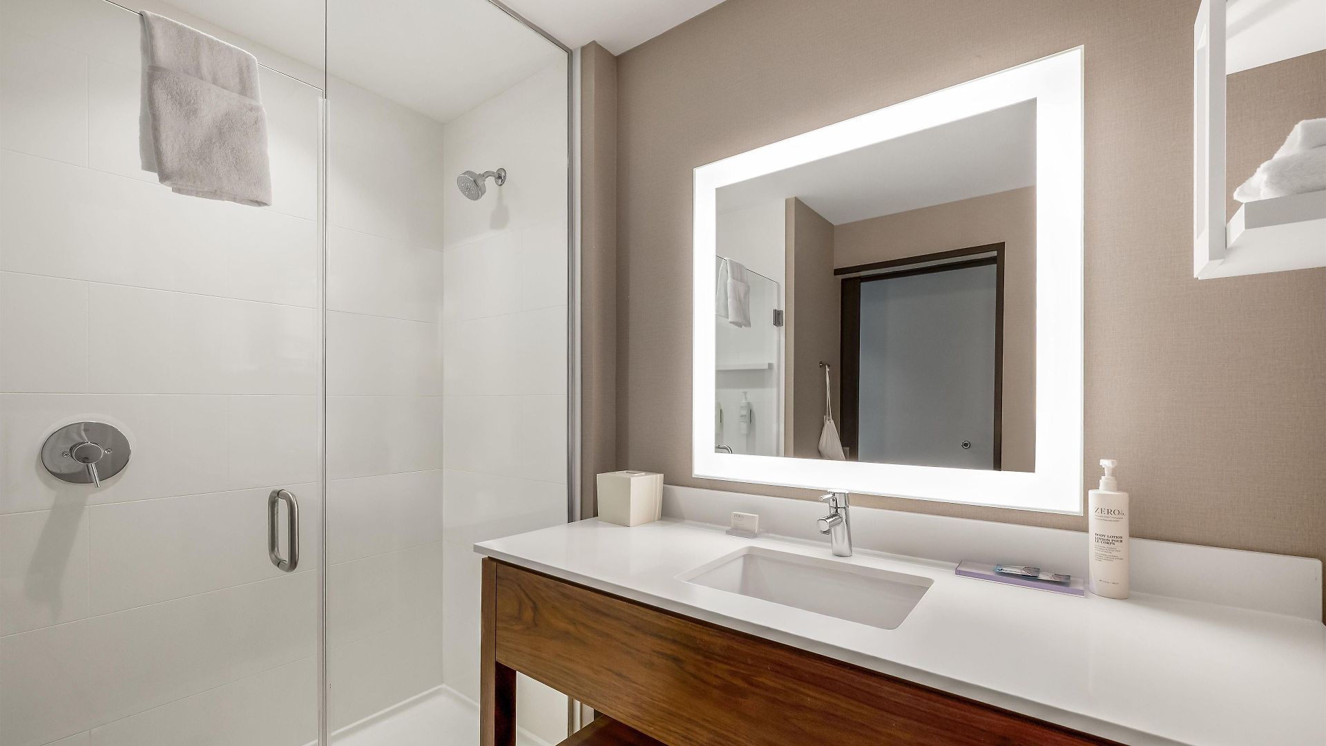Hampton By Hilton Airport Century Place Hotel Nashville