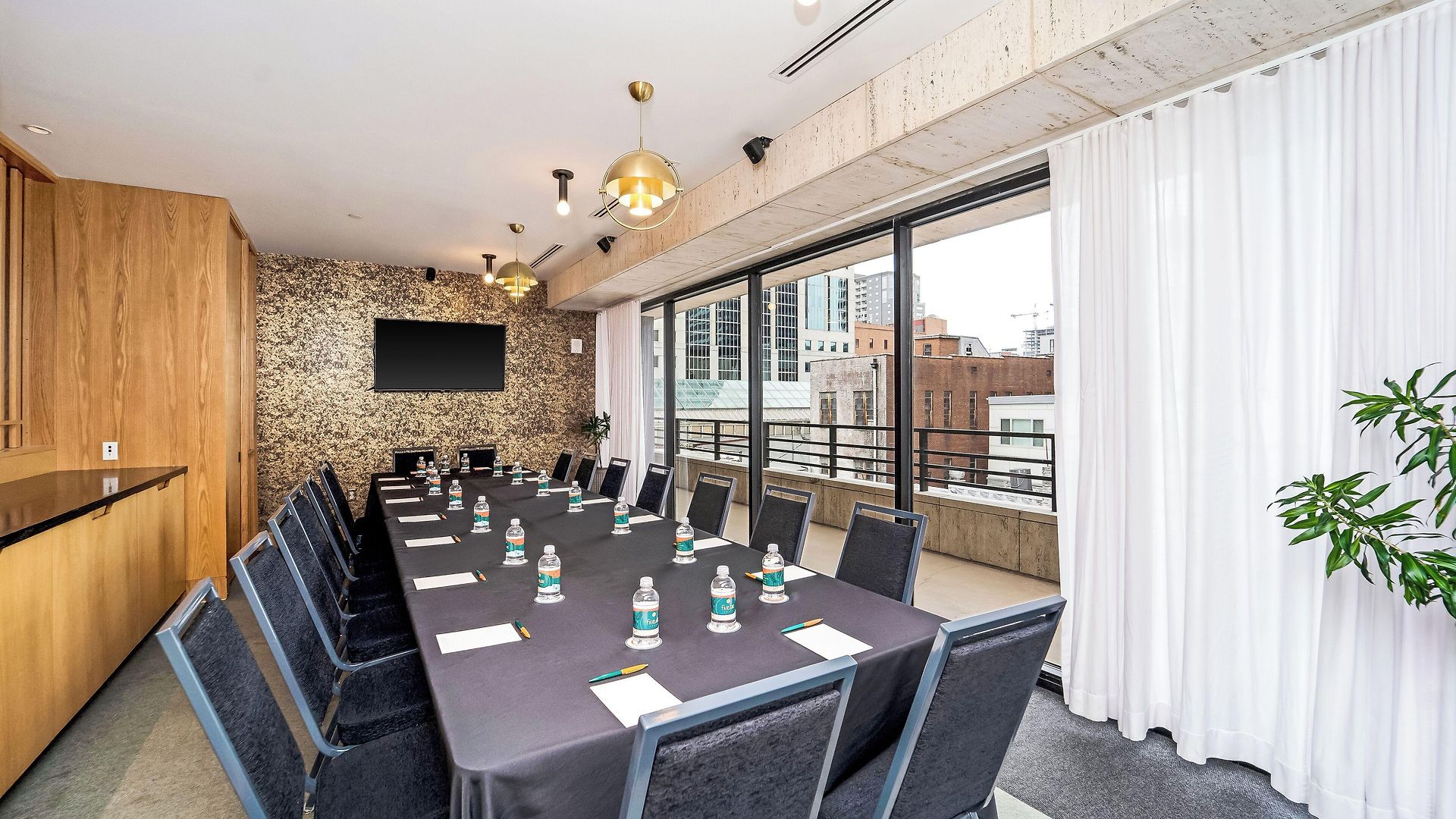 Fairlane Hotel 4*
