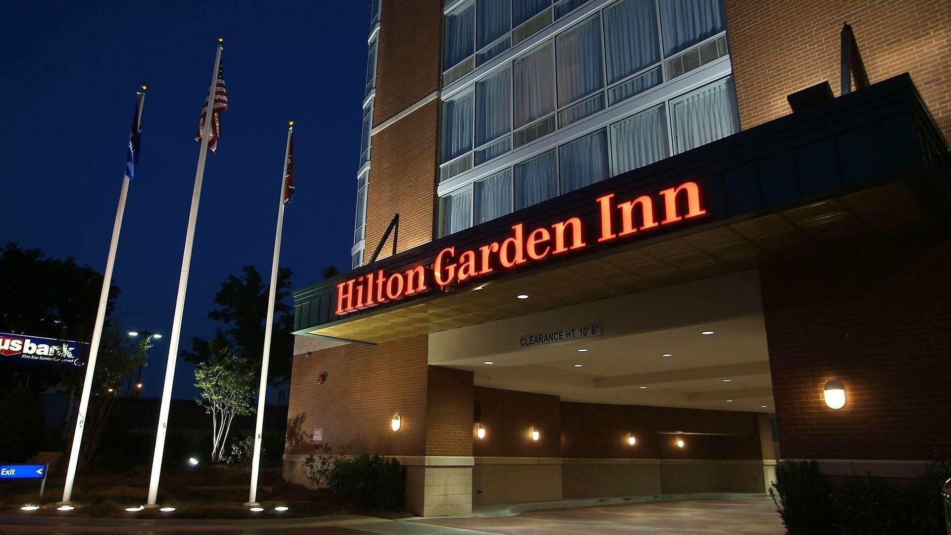 Hilton Garden Vanderbilt 3*