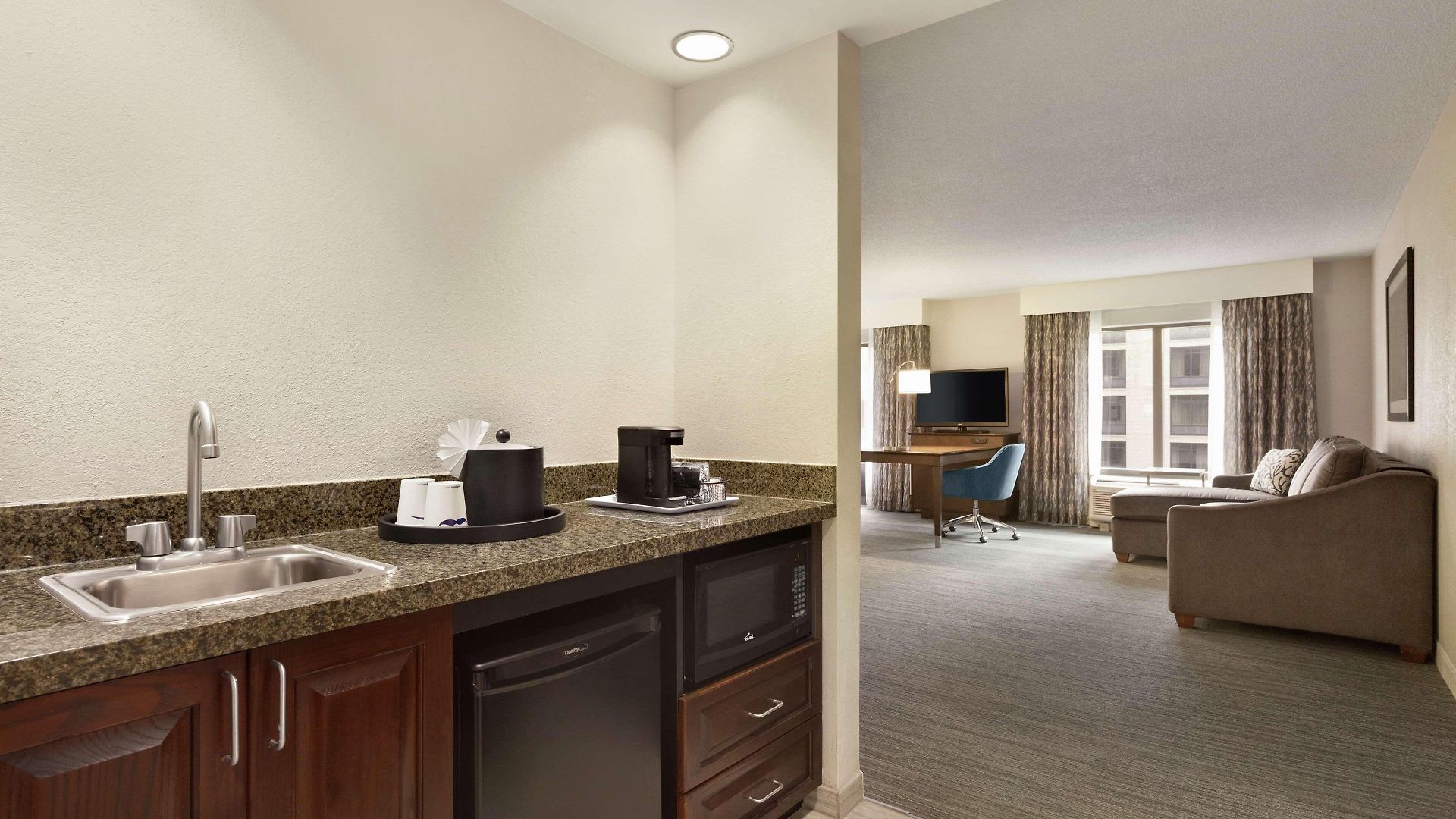 Hampton & Nashville-downtown Hotel 3*