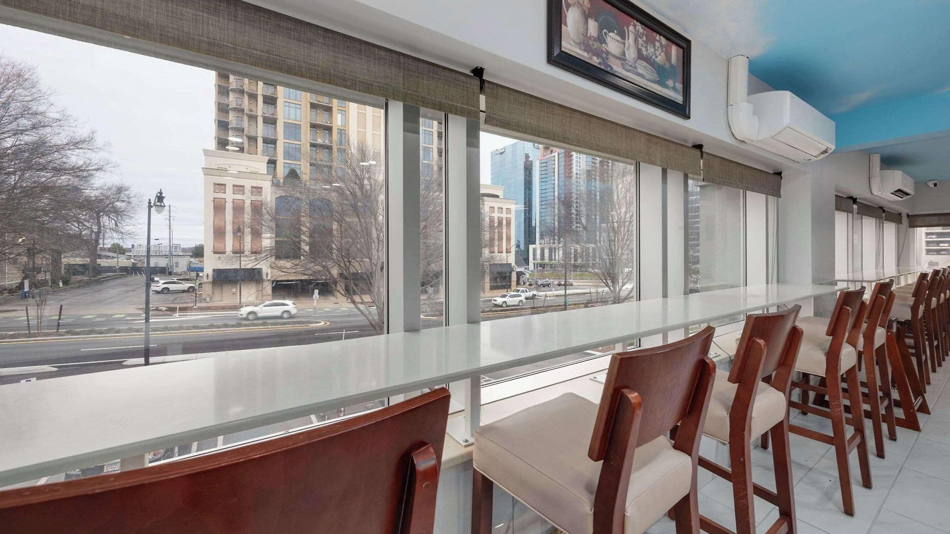 Comfort Downtown - Music Center Inn 4*