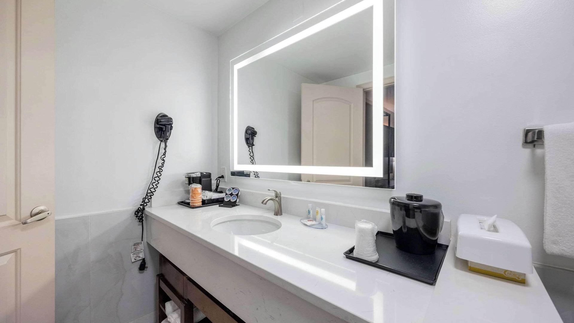 Comfort Downtown - Music Center Inn 4*