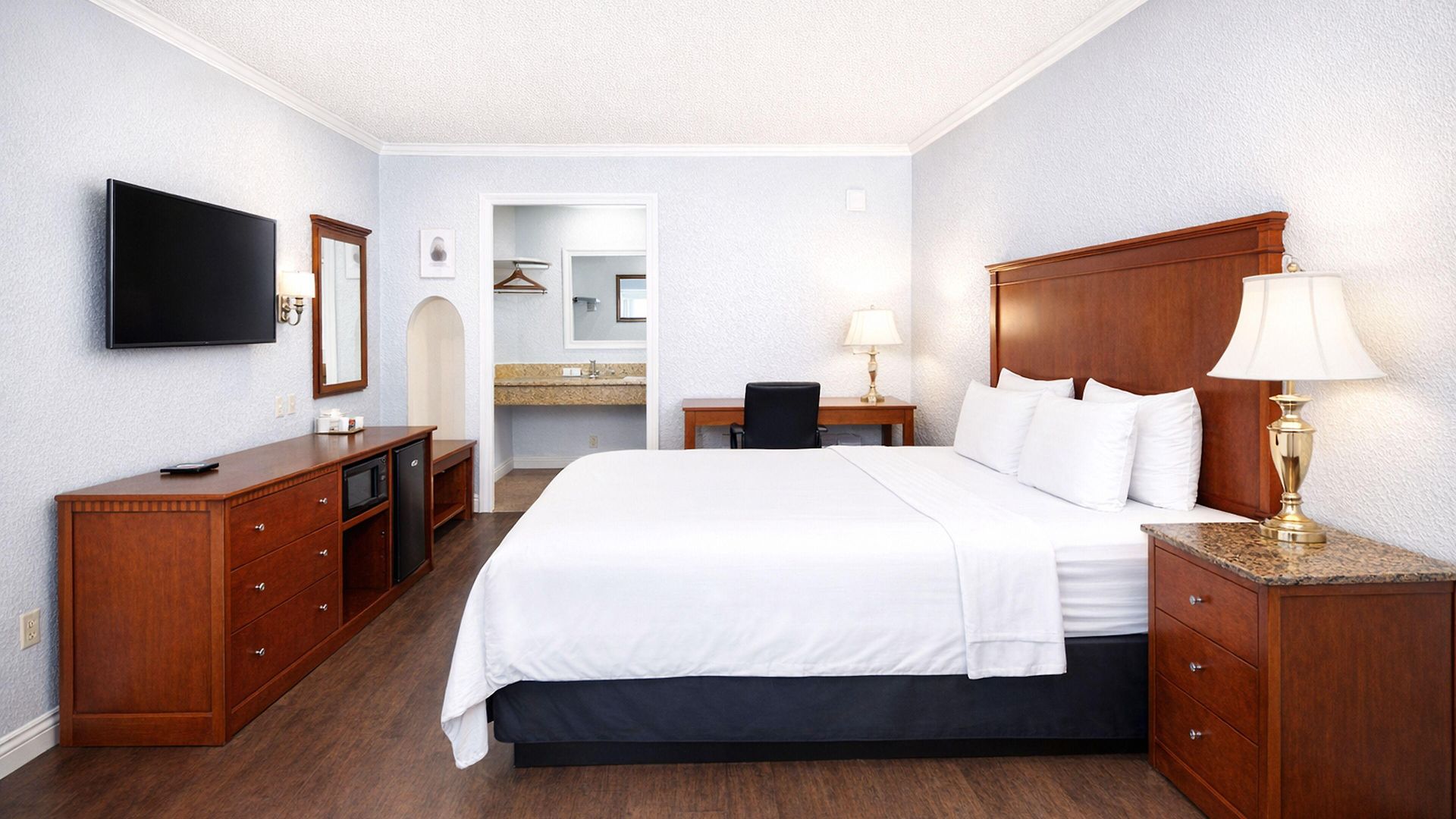 Hotel Quarters & 3*