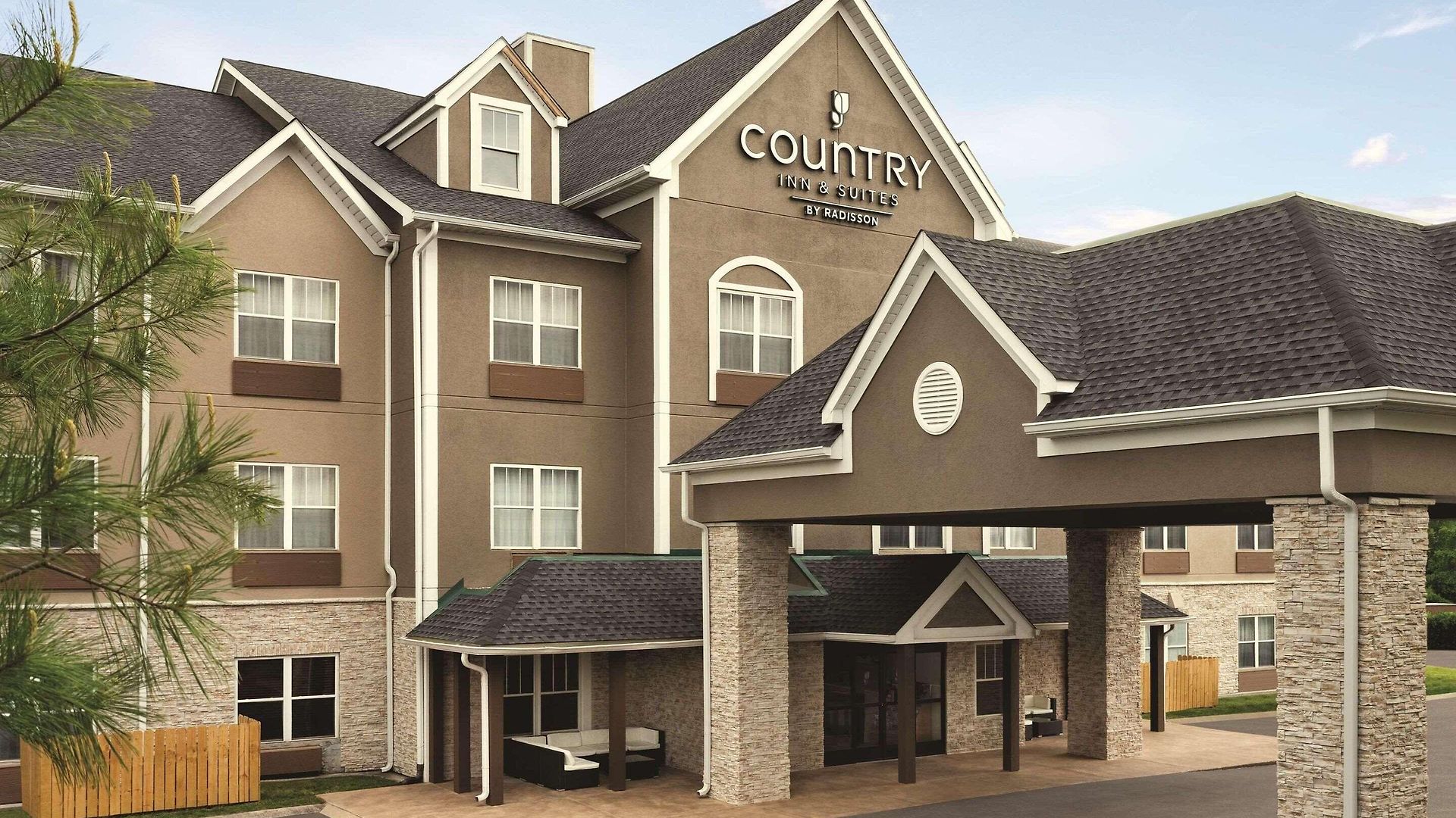 Hotel Country & By Radisson, Airport East, Tn 4*