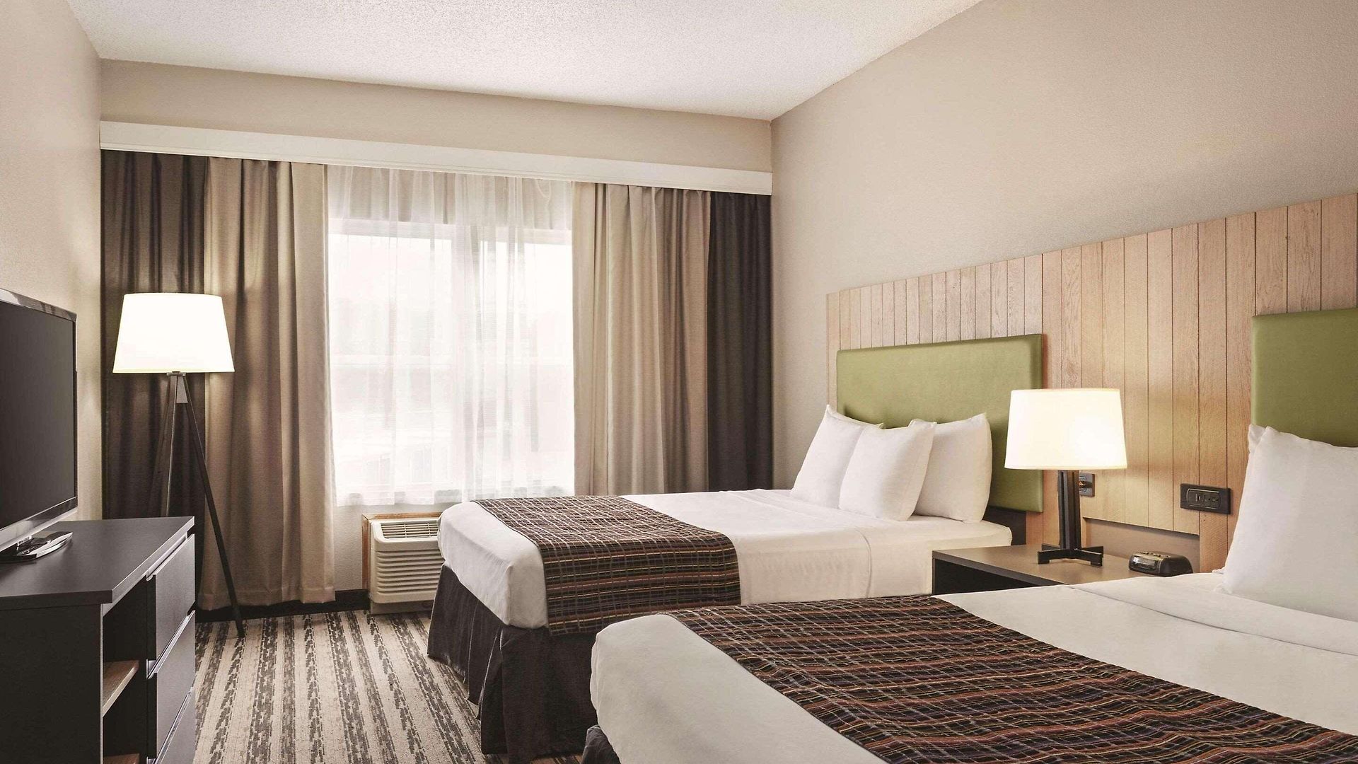 Country & By Radisson, Airport East, Tn 4*