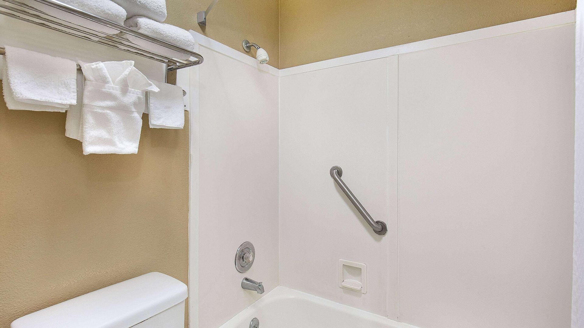 Super 8 By Wyndham West 2*