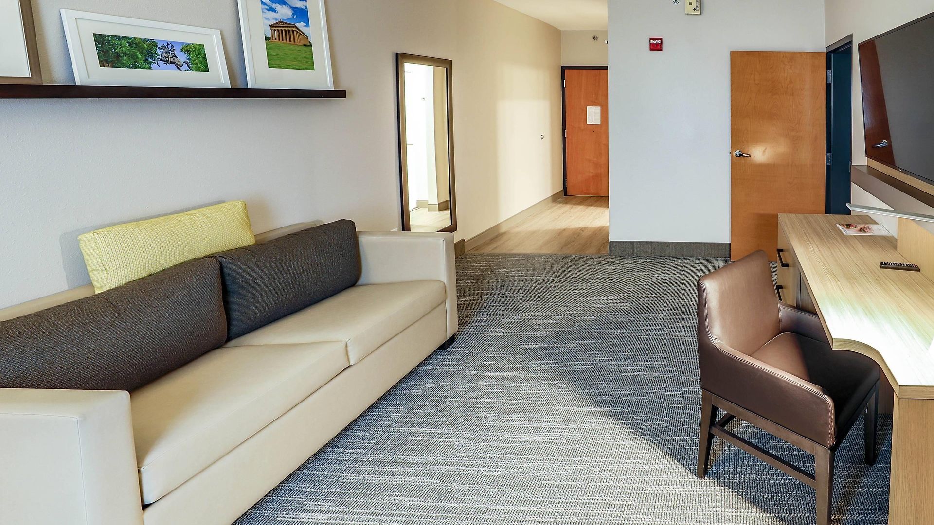 Country & By Radisson Airport Tn 4*