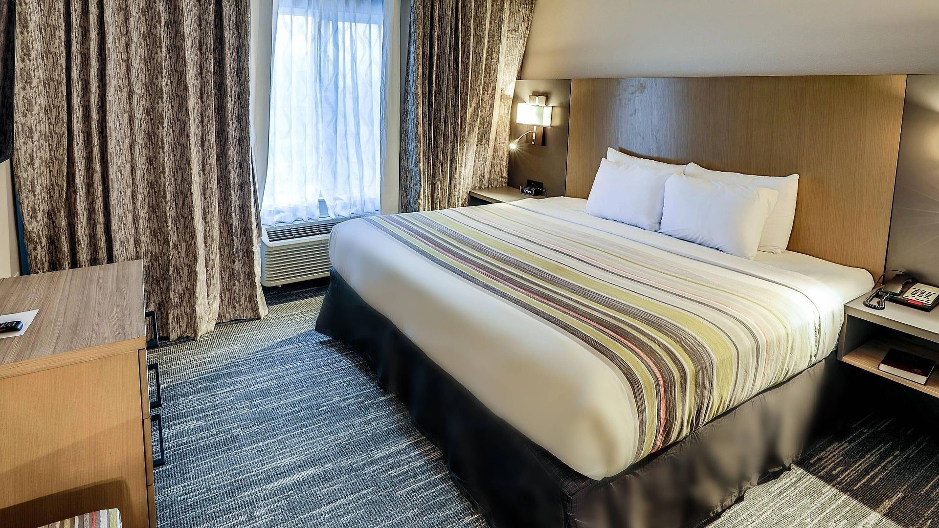 Country & By Radisson Airport Tn Hotel Nashville