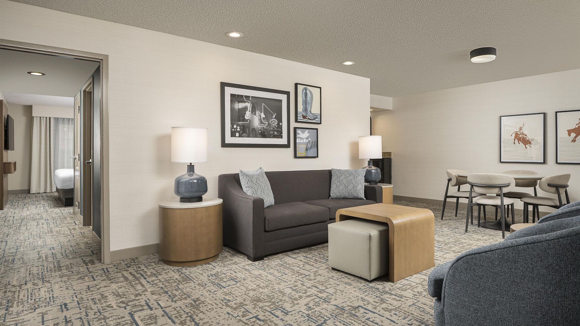 Hotel Embassy - At Vanderbilt 3*