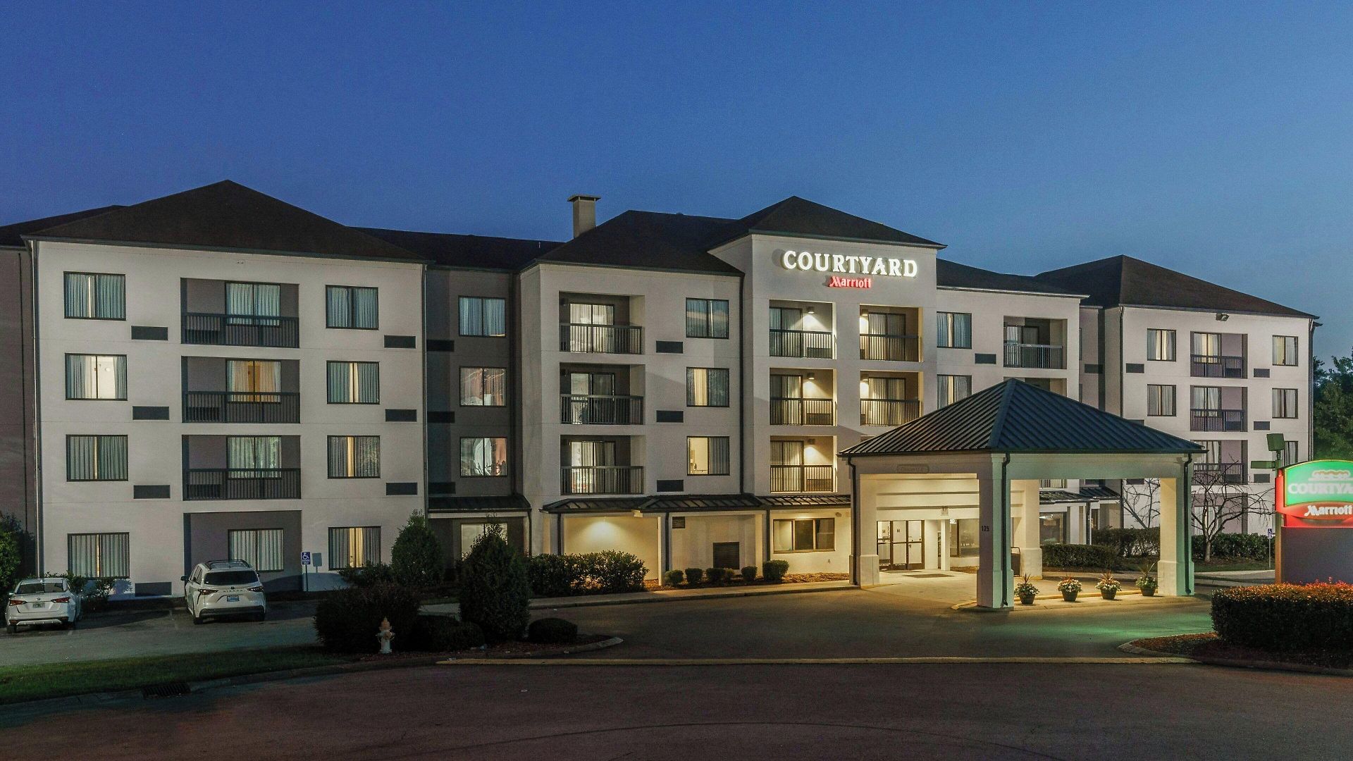 Courtyard By Marriott At Opryland Hotel 3*